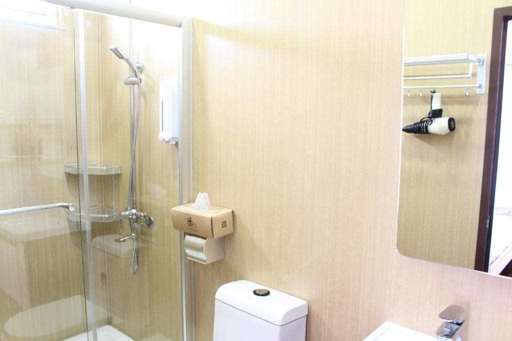 Standard Quadruple Room room - Image 1