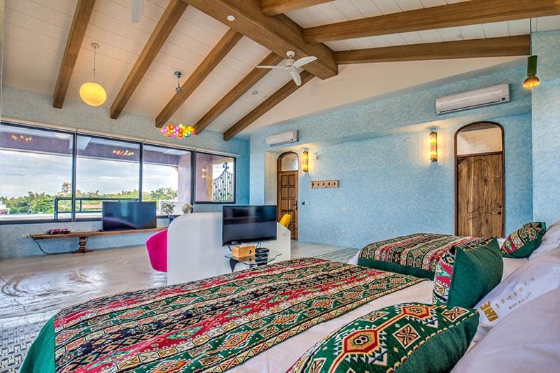 Family Room with Side Sea View room - Image 3