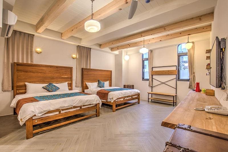 Superior Quadruple Room room - Image 3