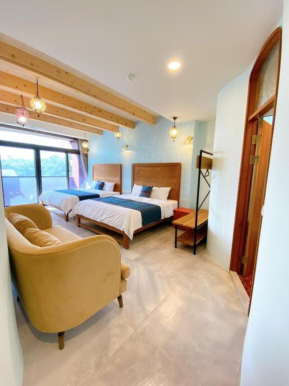 Superior Quadruple Room room - Image 1