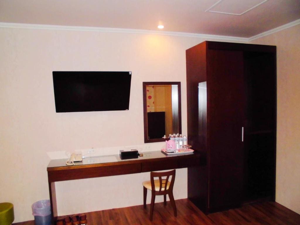 Classic Quadruple Room room - Image 2