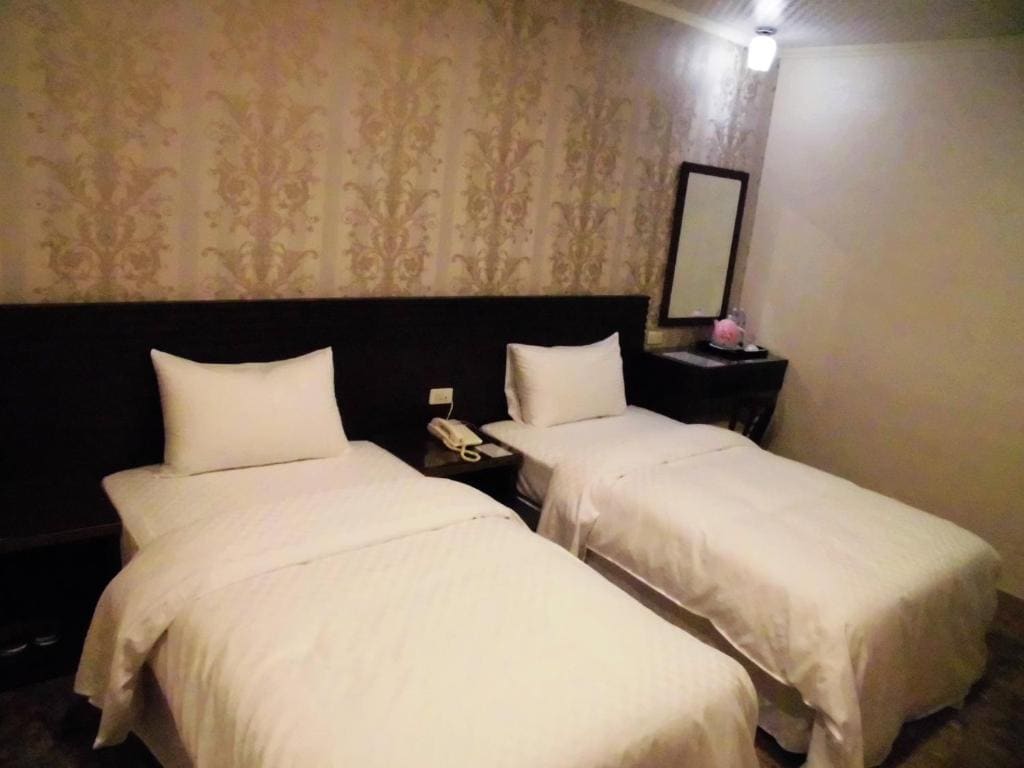 Superior Twin Room room - Image 2