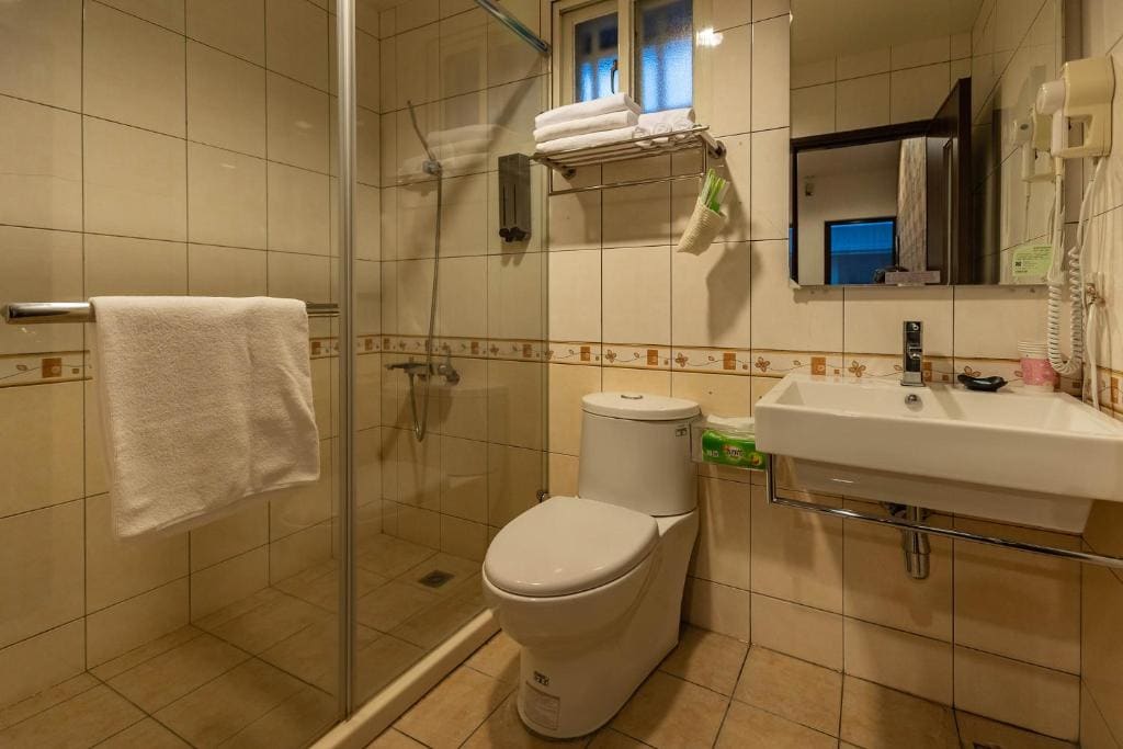 Classic Quadruple Room room - Image 2