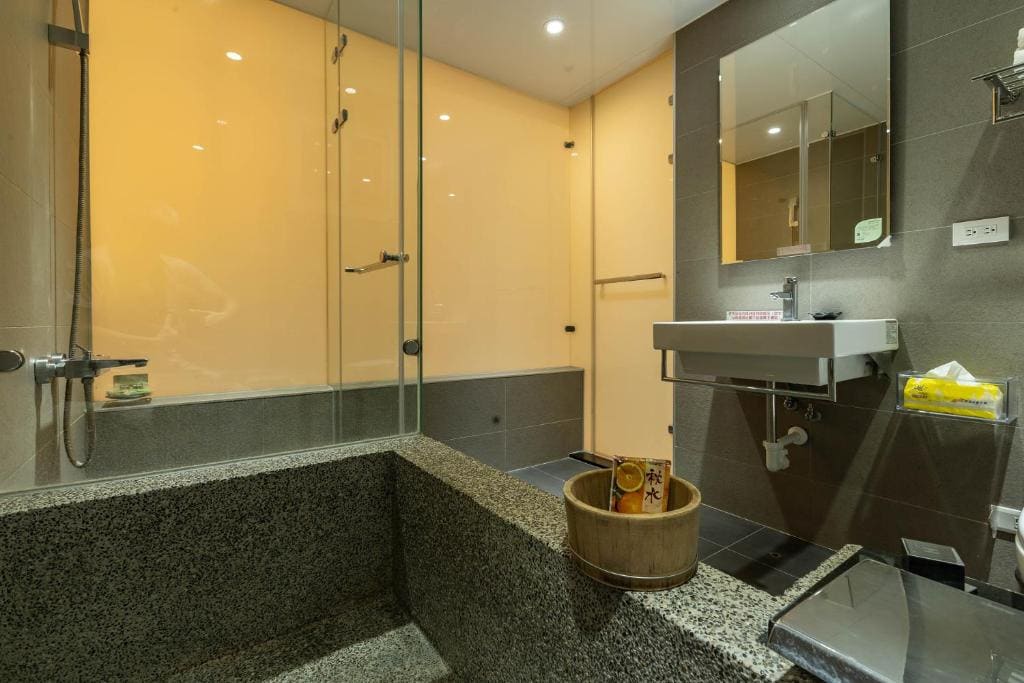 Double Room with Private Bathroom room - Image 2