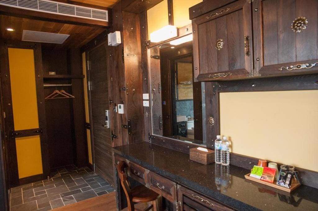 Deluxe Double Room with Bath room - Image 3