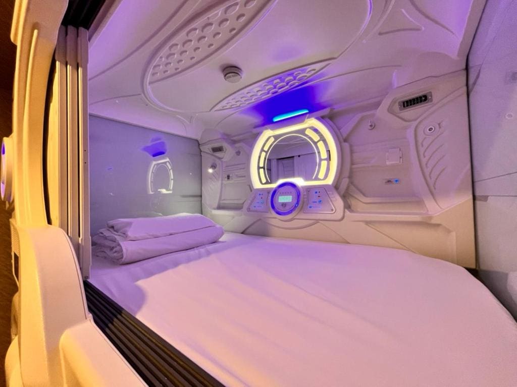 2capsule beds in dormitory room - no parking room - Image 3