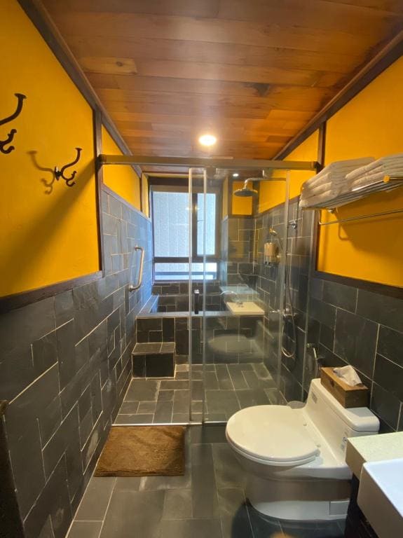 Quadruple Room with Bath room - Image 3