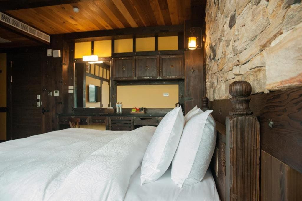 Deluxe Double Room with Bath room - Image 1