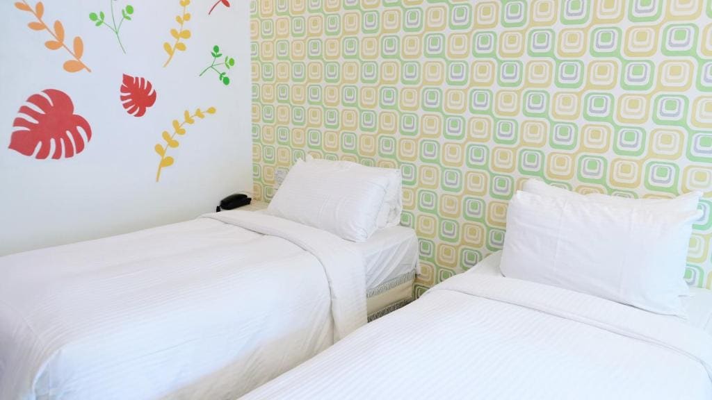 Twin Room with Shower room - Image 1