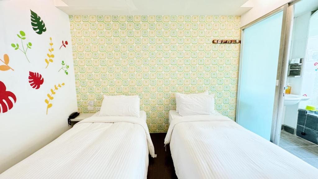 Twin Room with Bath room - Image 1