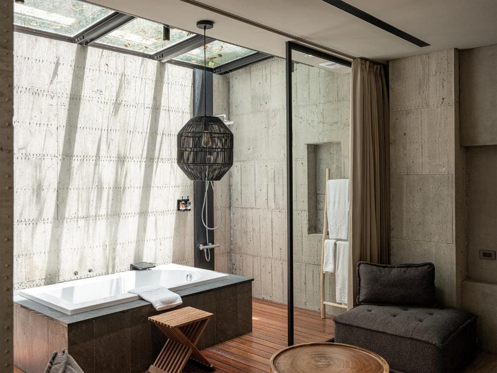 Deluxe Double Room with Bath room - Image 2