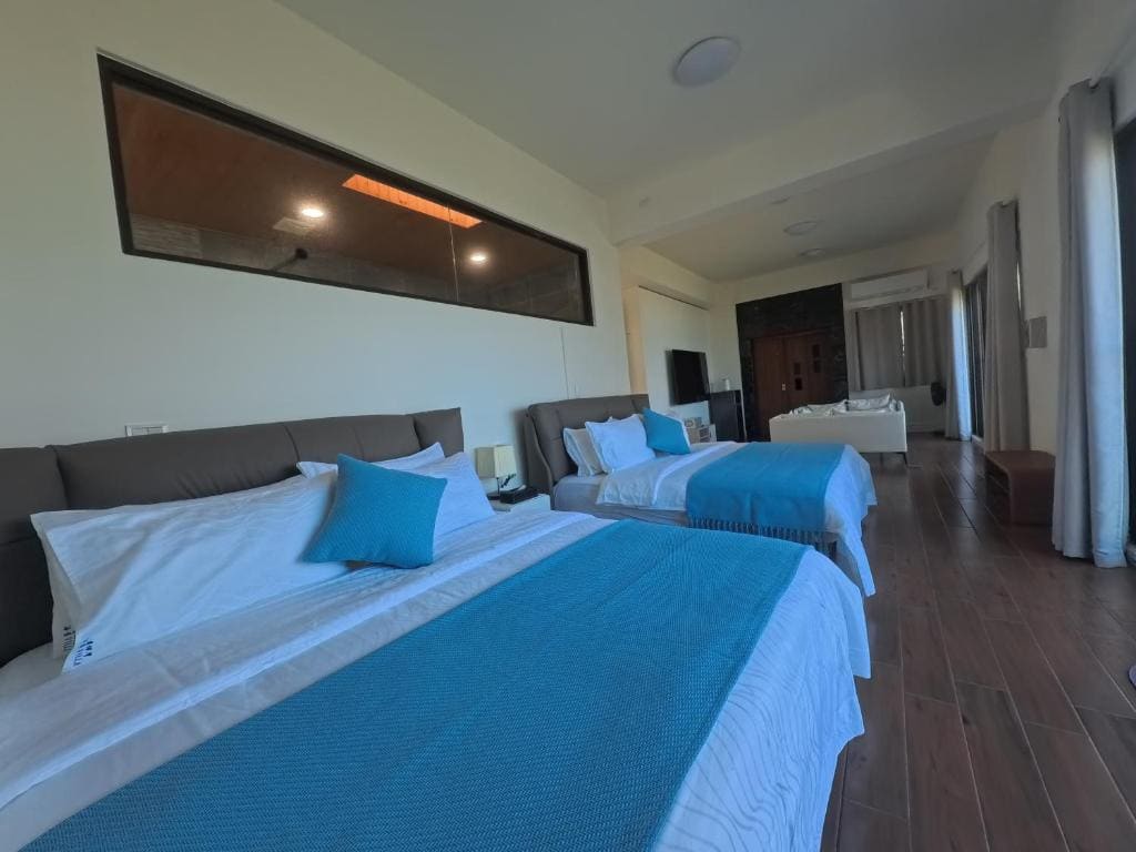 Quadruple Room with Sea View room - Image 2