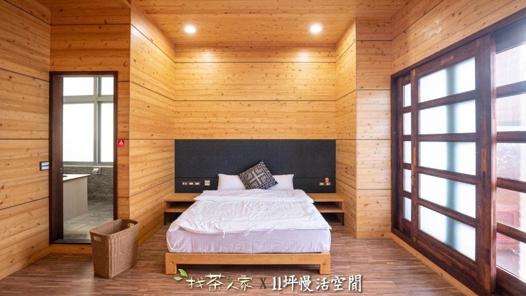 Queen Room with Balcony room - Image 3