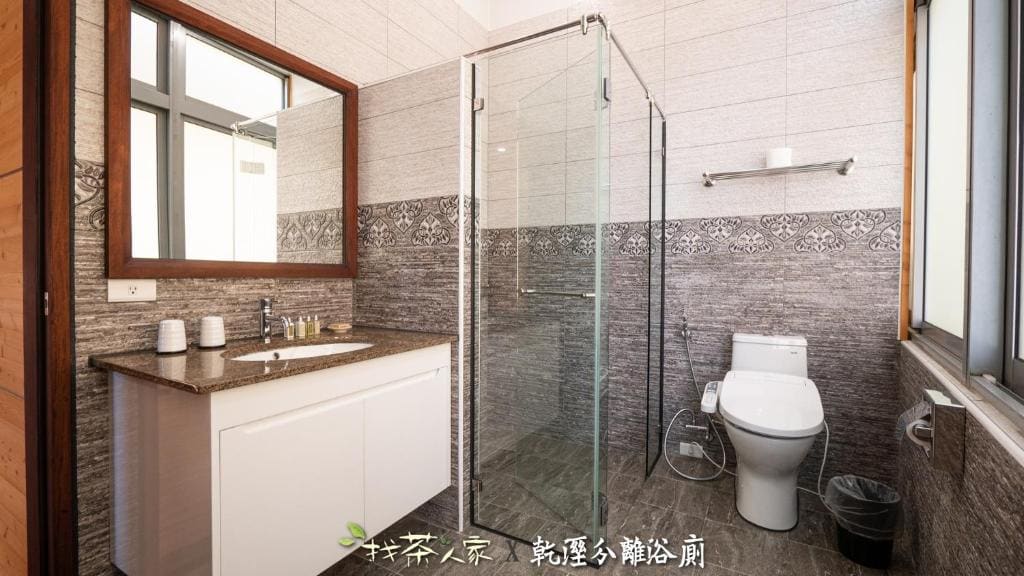 Queen Room with Balcony room - Image 1