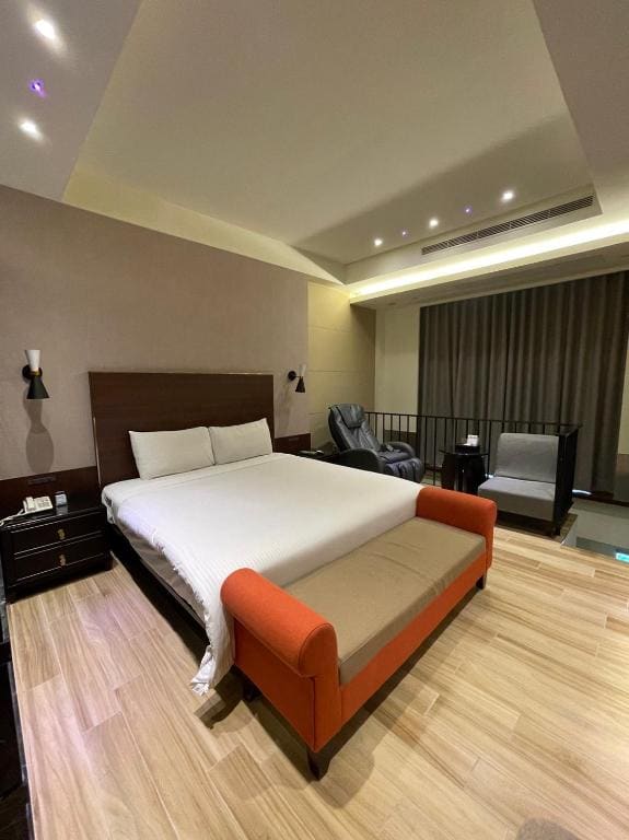 Queen Room with Spa Bath room - Image 2
