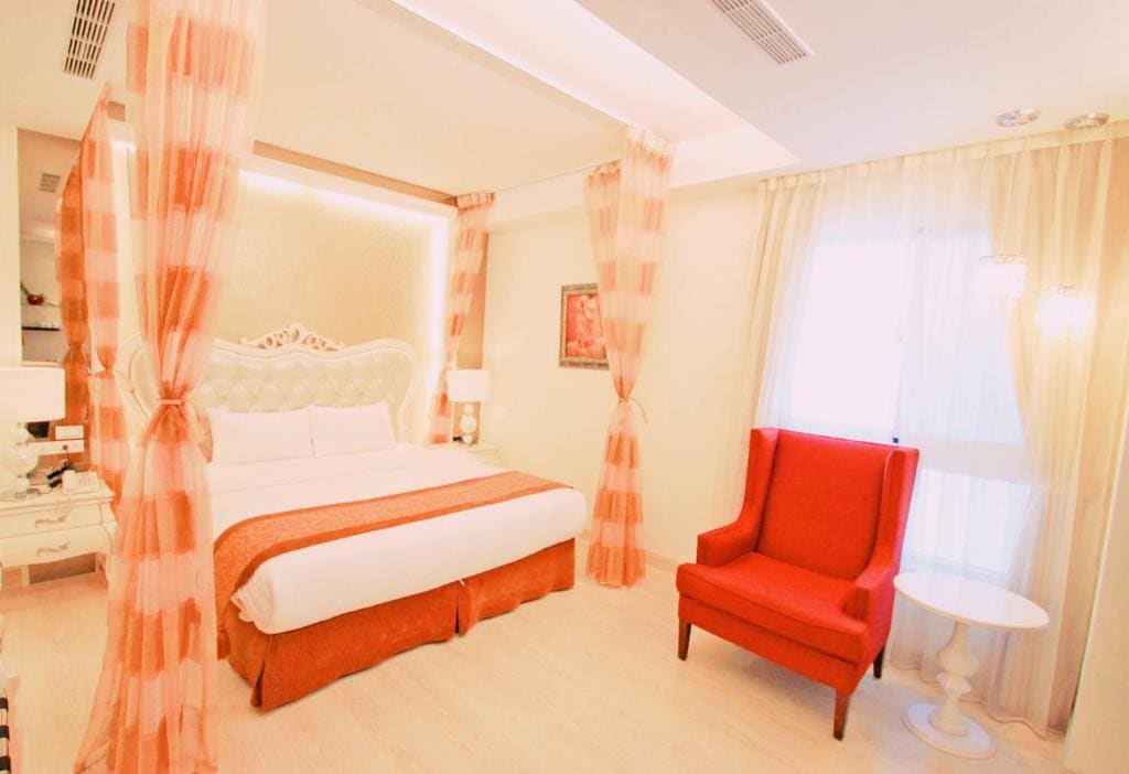 Deluxe King Room room - Image 2