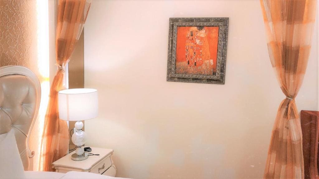 Deluxe King Room room - Image 1