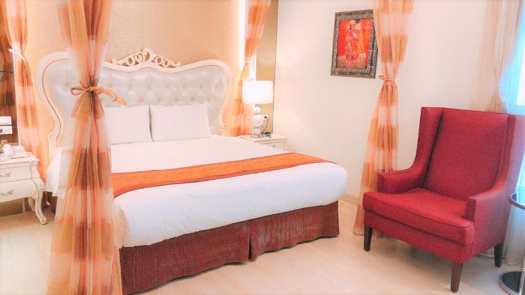 Deluxe King Room room - Image 3