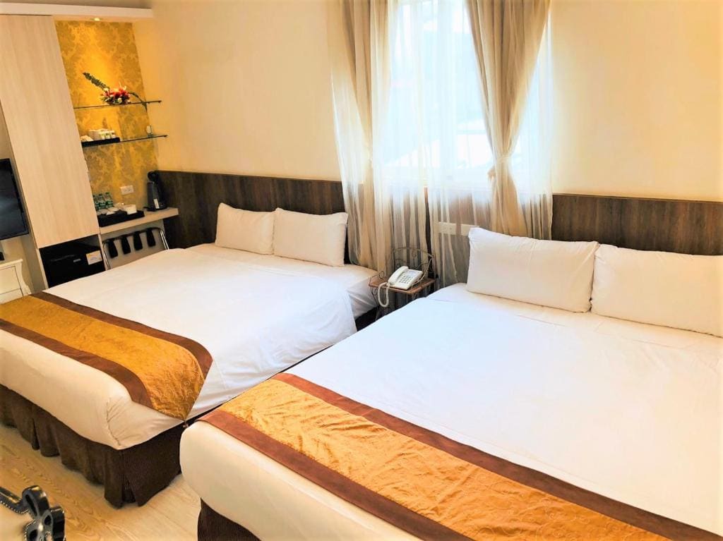 Queen Room with Two Queen Beds room - Image 3