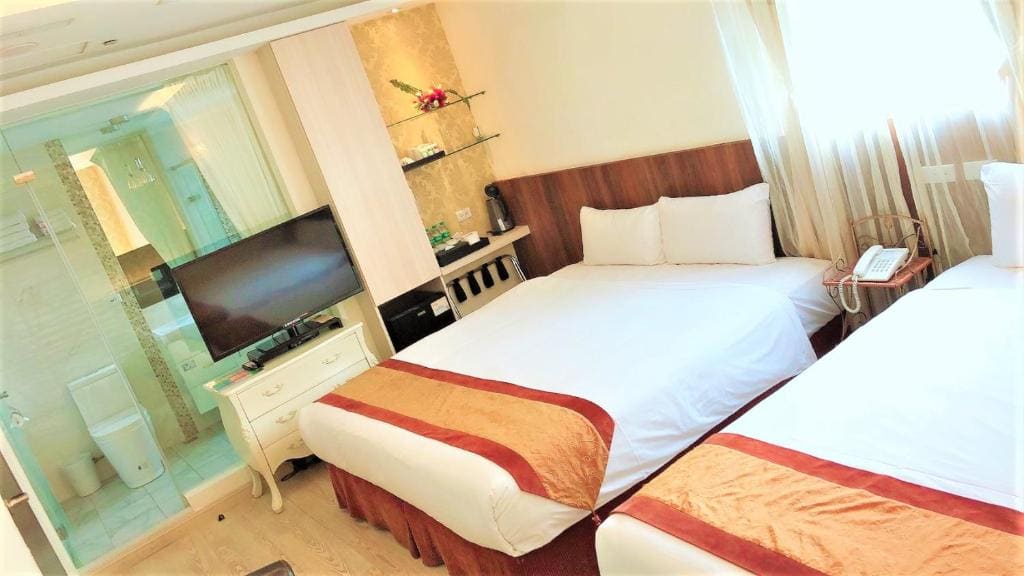 Queen Room with Two Queen Beds room - Image 2