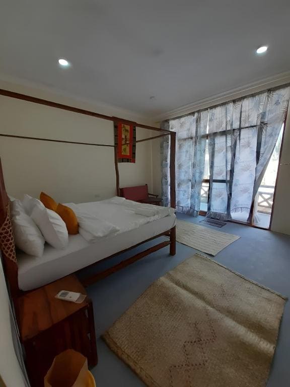 Double Room with Balcony room - Image 2