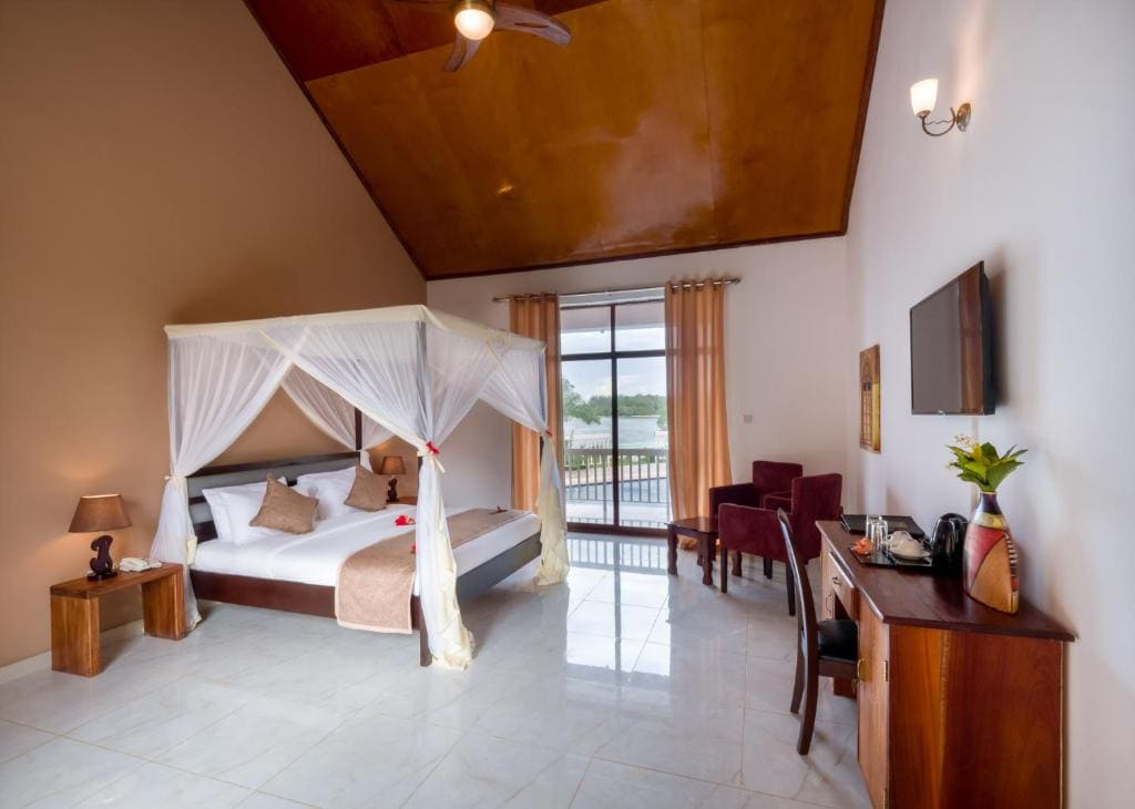 Deluxe Pool View Room room - Image 1