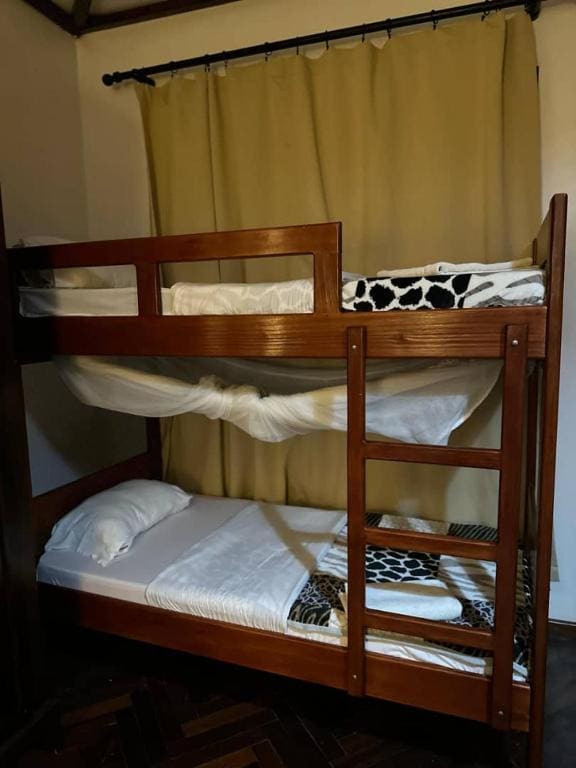 Classic Quadruple Room room - Image 2