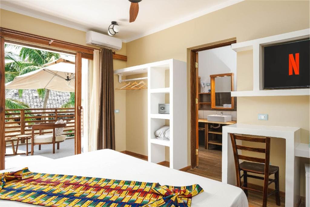Double Room with Sea View room - Image 2