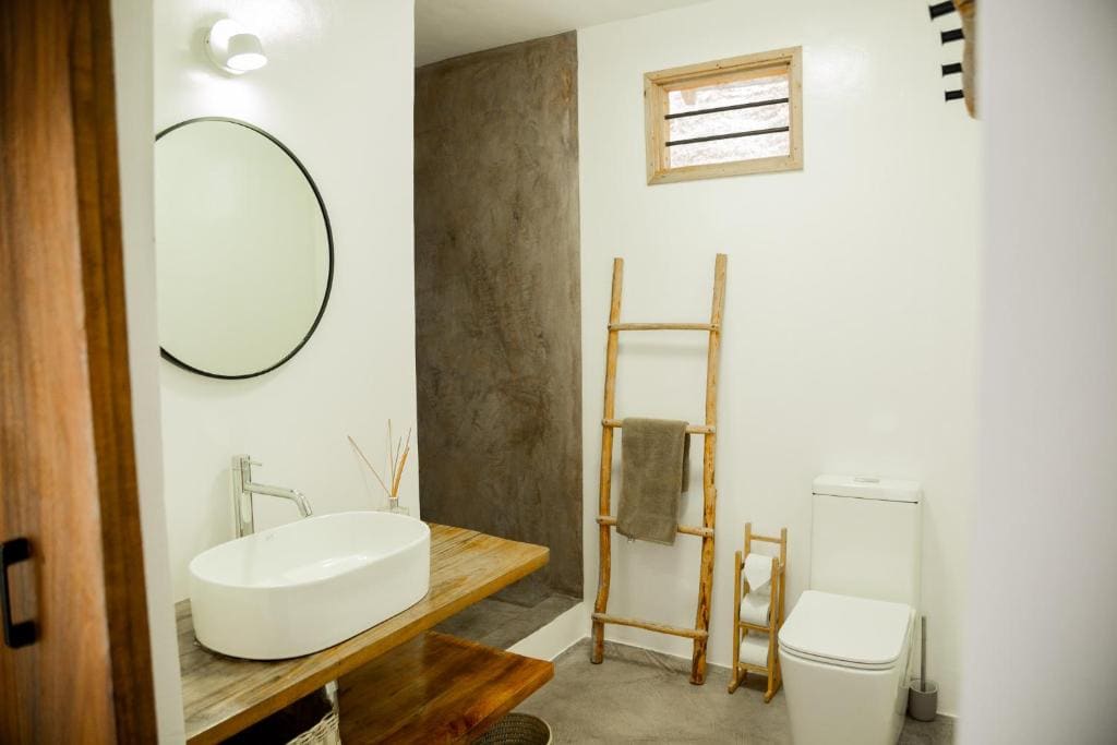 Deluxe Double Room with Balcony and Sea View room - Image 2