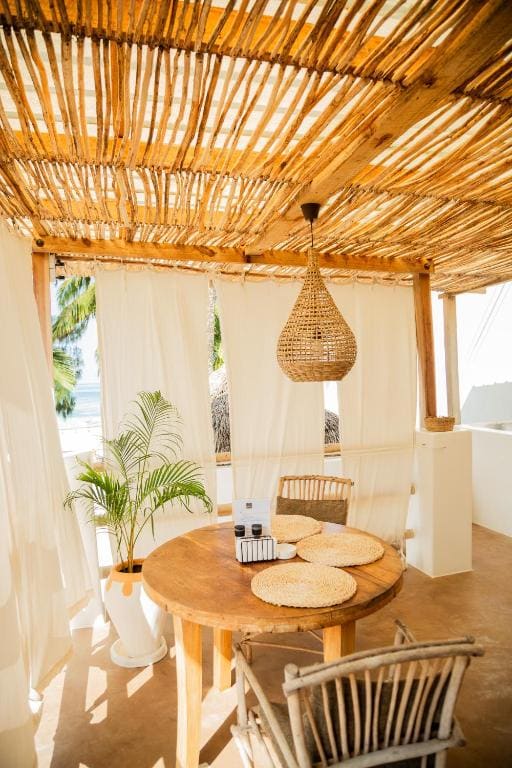 Deluxe Double Room with Balcony and Sea View room - Image 3