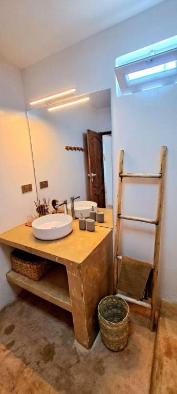 Deluxe Junior Suite room - Image 2