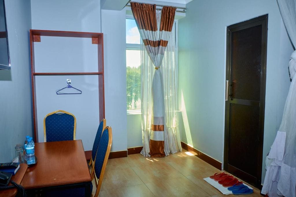 Standard Twin Room room - Image 2