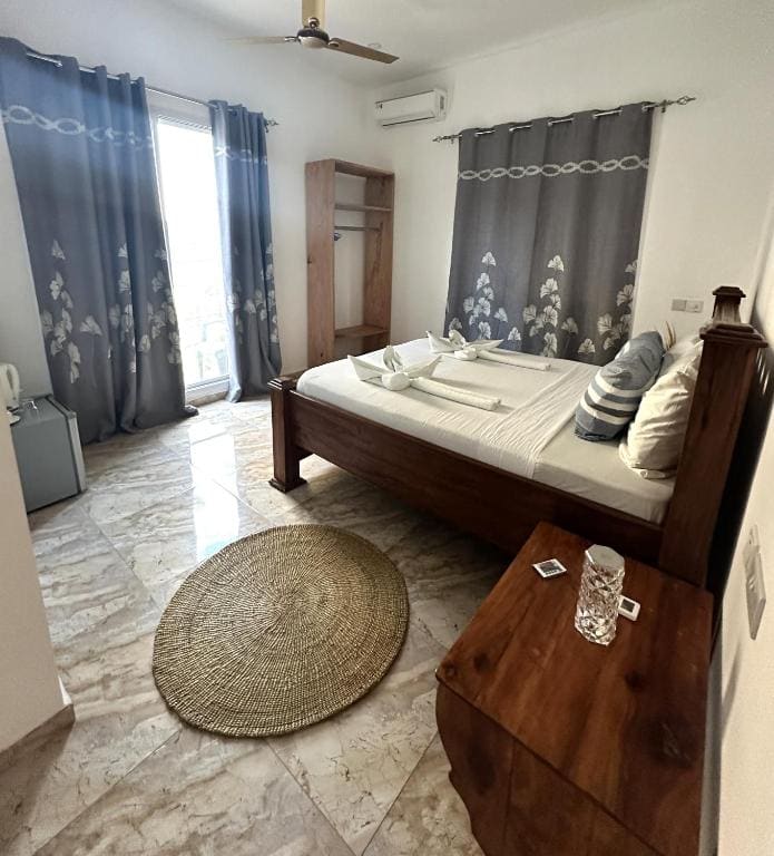 Double Room with Balcony room - Image 3