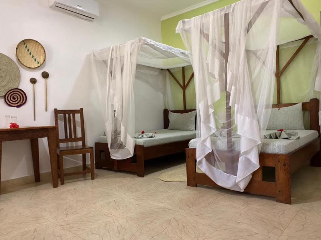 Twin Room with Garden View room - Image 3