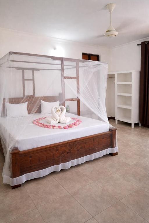 One-Bedroom Bungalow with Garden View room - Image 1