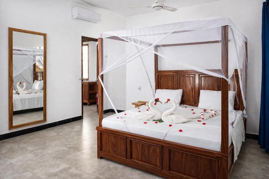 One-Bedroom Apartment with Sea View room - Image 1