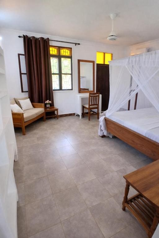 One-Bedroom Bungalow with Garden View room - Image 2