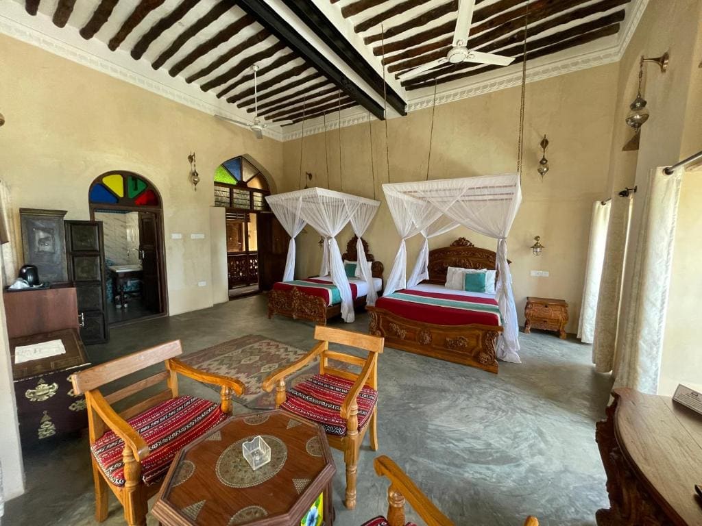 Superior Twin Room with Sea View room - Image 3