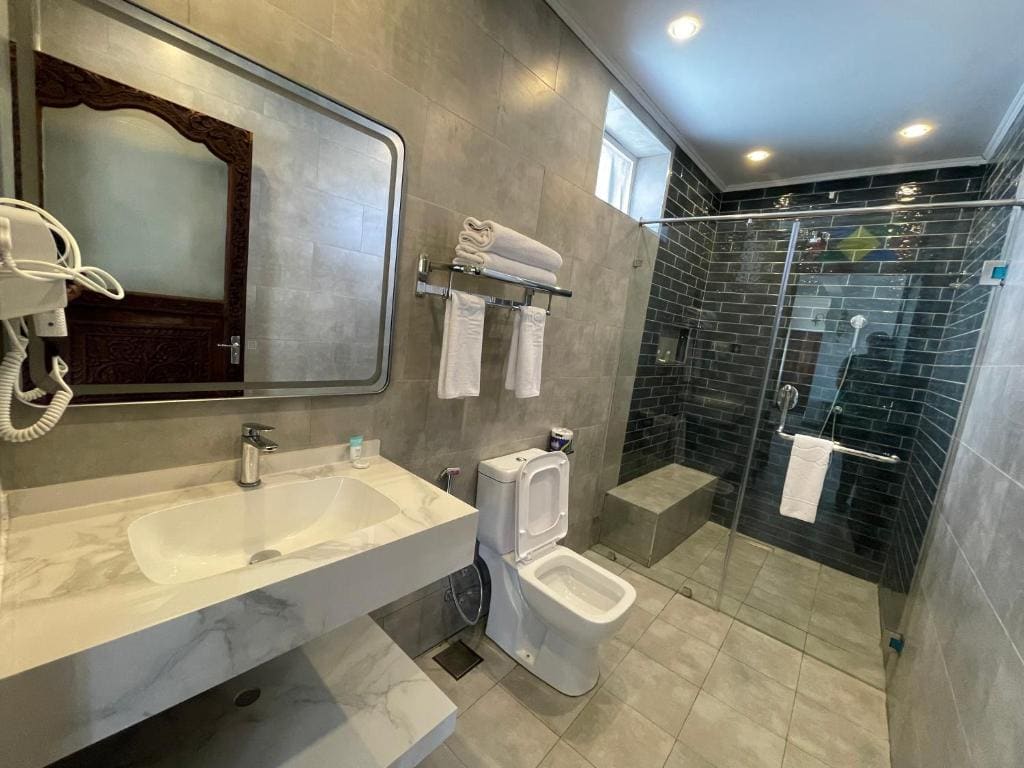 Deluxe Double Room with Balcony room - Image 3