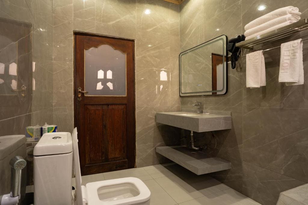 Triple Room with Pool View room - Image 2