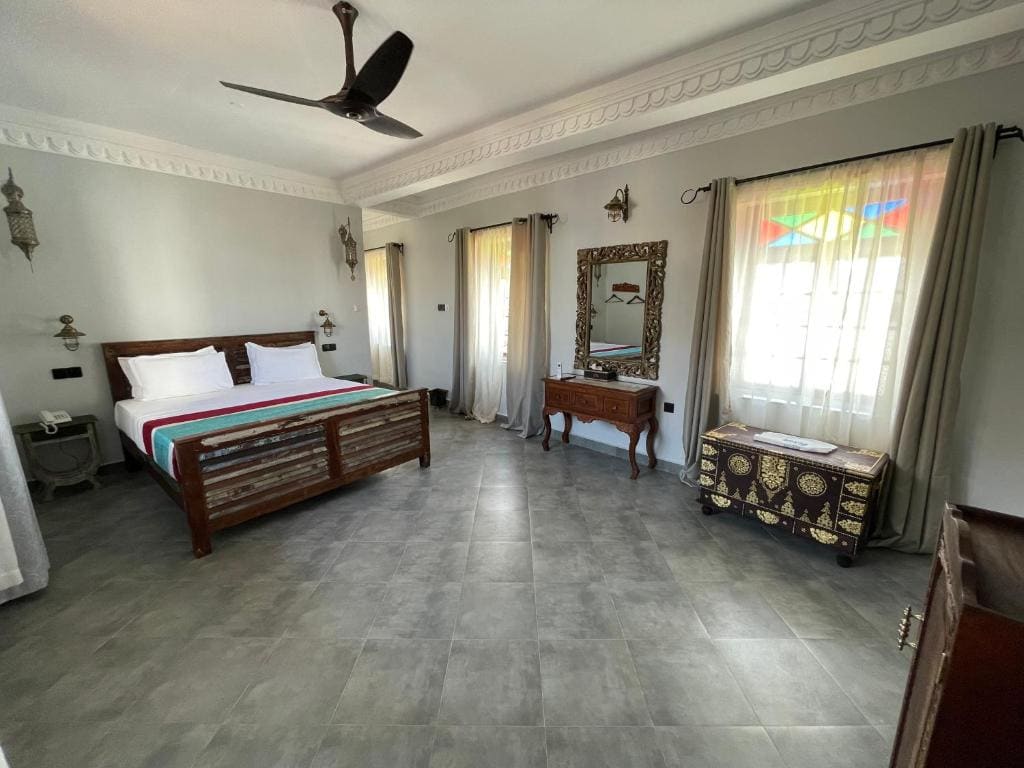 Deluxe Double Room with Balcony room - Image 2