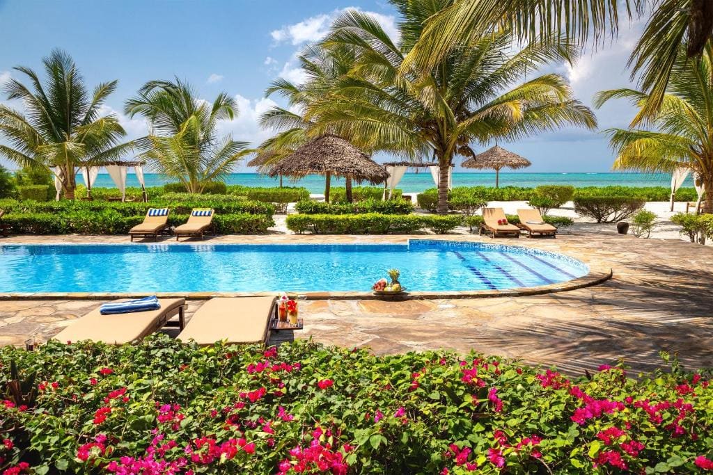 Bungalow - Beach Front room - Image 3