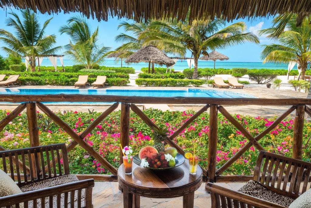 Bungalow - Beach Front room - Image 1