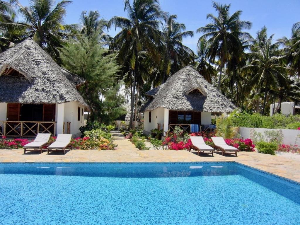 Bungalow - Beach Front room - Image 2