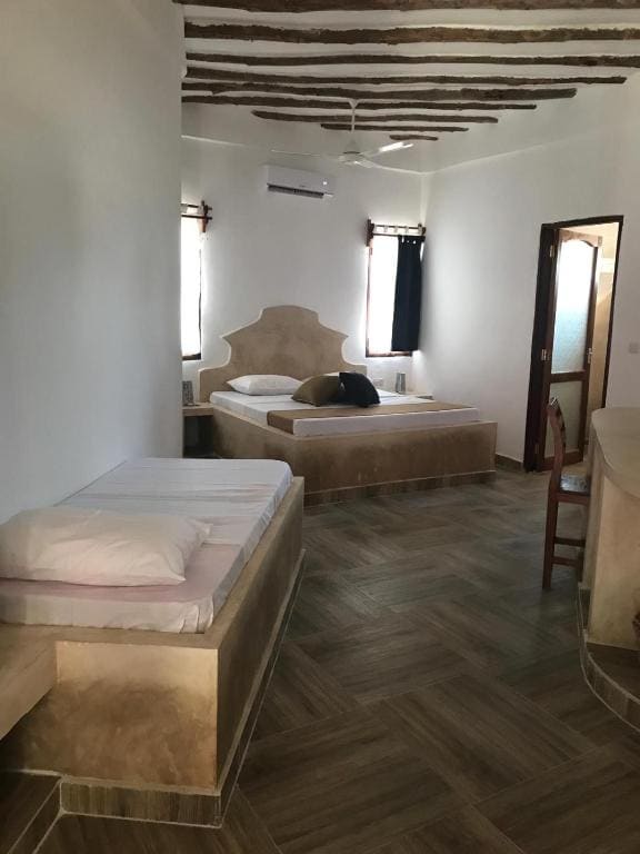 Deluxe Triple Room room - Image 1