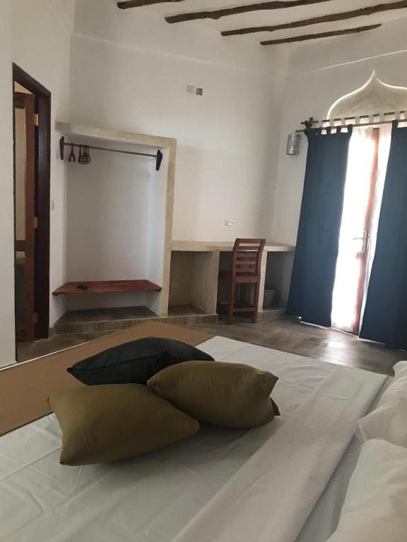 Bungalow - Sea Front room - Image 1