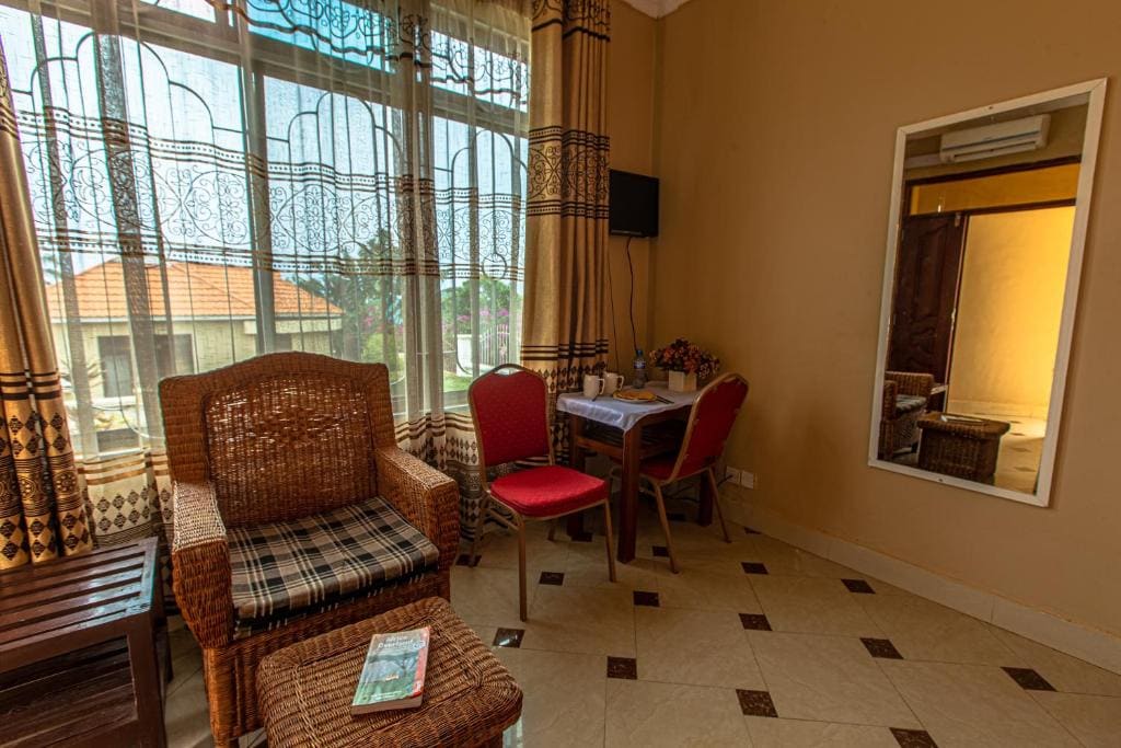 Deluxe Family Suite room - Image 3