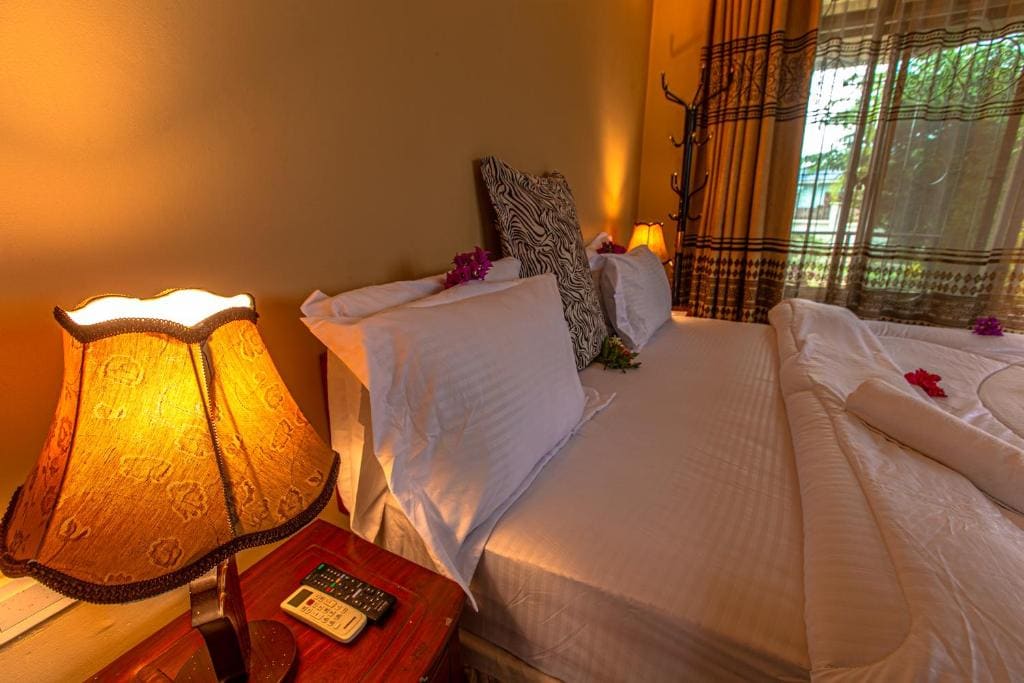 Queen Room with Garden View room - Image 2