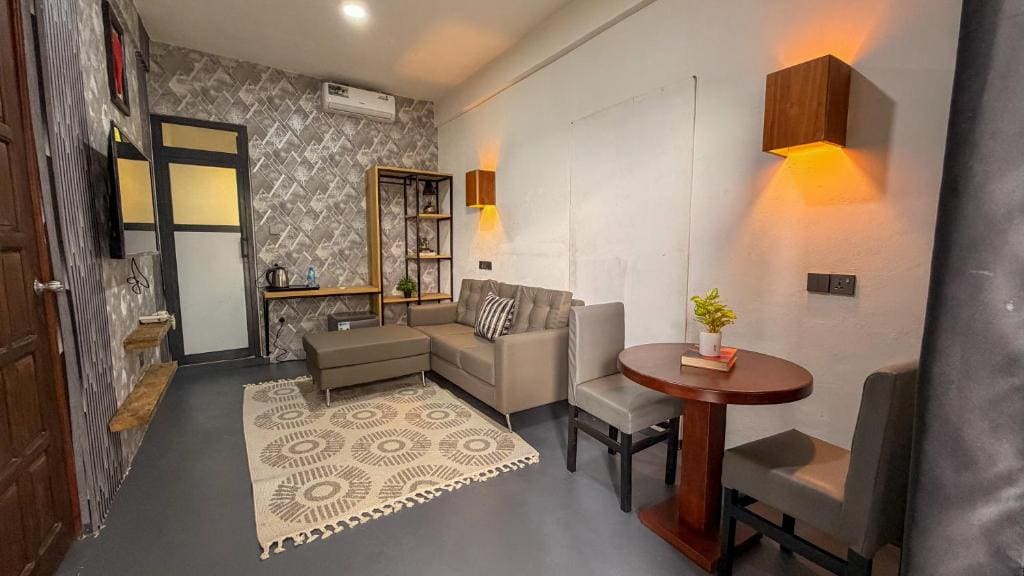 Deluxe Double Room with Bath room - Image 3