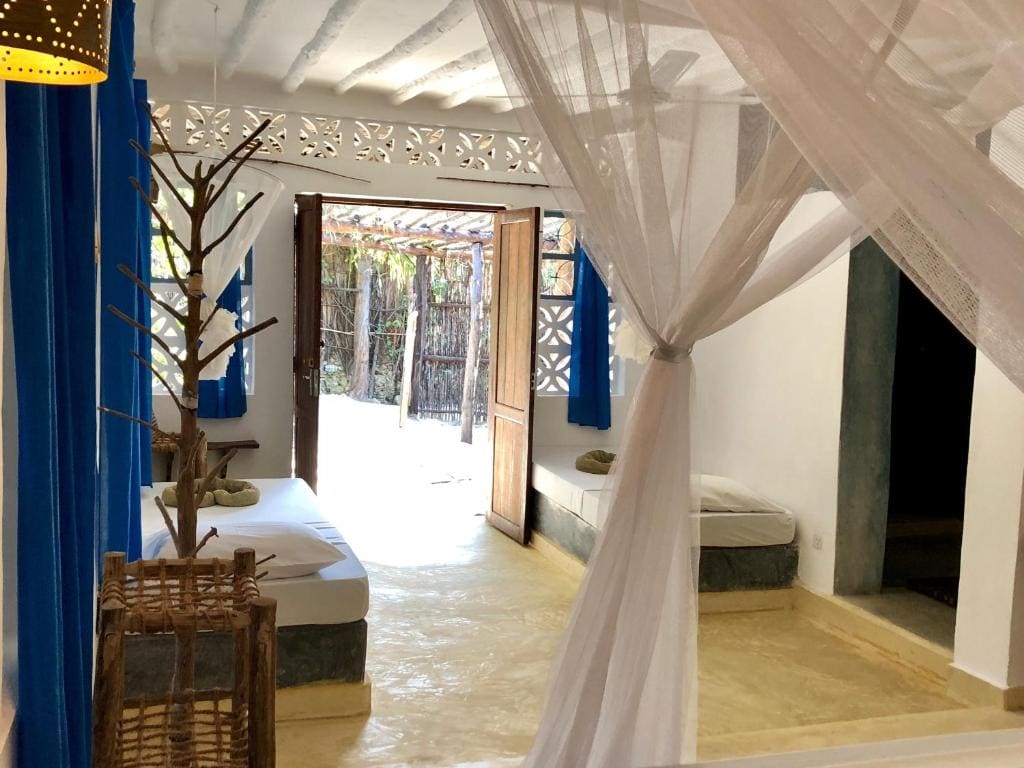 Quadruple Room with Private Bathroom room - Image 3